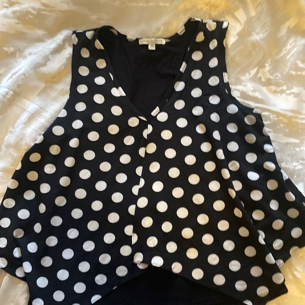 Blusa de bolitas banca y negra